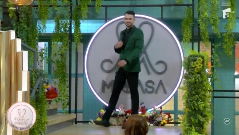 Mireasa sezonul 11. Băieții au îmbrăcat costumele de mire și au defilat în fața părinților. Au curs multe lacrimi