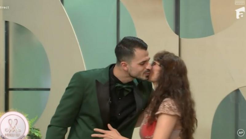 Mireasa sezonul 11. Băieții au îmbrăcat costumele de mire și au defilat în fața părinților. Au curs multe lacrimi