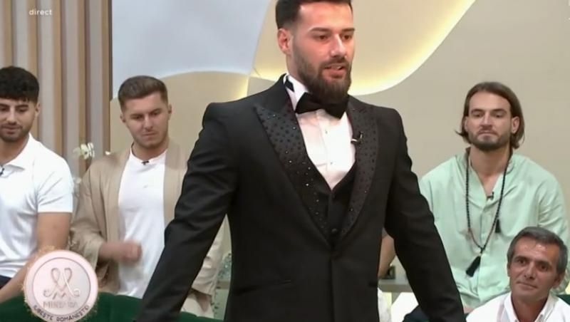 Mireasa sezonul 11. Băieții au îmbrăcat costumele de mire și au defilat în fața părinților. Au curs multe lacrimi