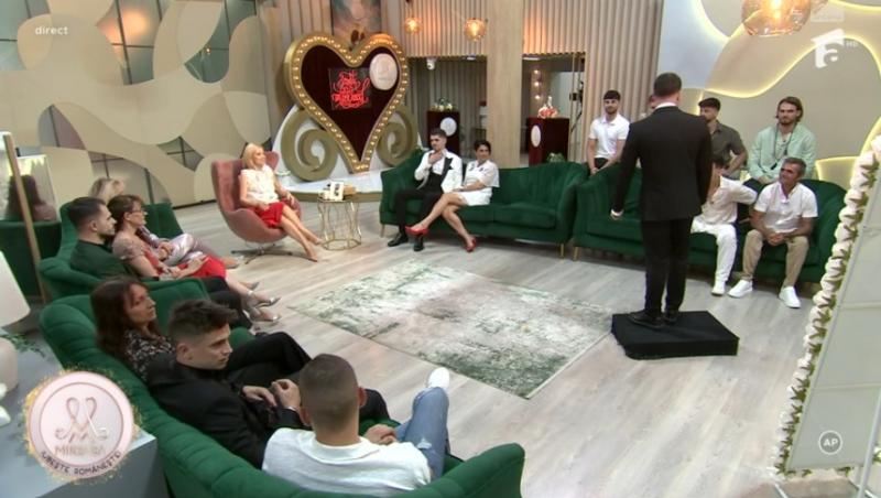 Mireasa sezonul 11. Băieții au îmbrăcat costumele de mire și au defilat în fața părinților. Au curs multe lacrimi