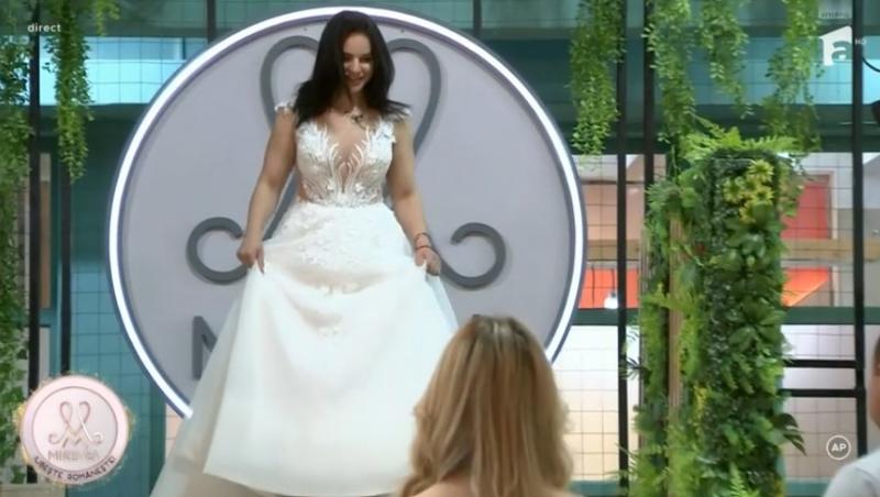 Mireasa sezonul 11. Imagini superbe de la ultima probă a rochiilor de mireasă! Fetele au defilat în fața mamelor