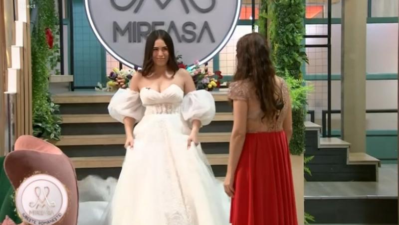 Mireasa sezonul 11. Imagini superbe de la ultima probă a rochiilor de mireasă! Fetele au defilat în fața mamelor