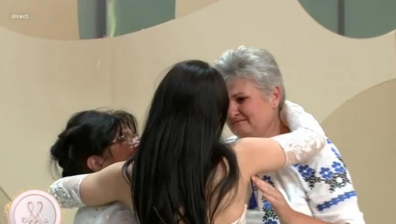 Mireasa sezonul 11. Imagini superbe de la ultima probă a rochiilor de mireasă! Fetele au defilat în fața mamelor