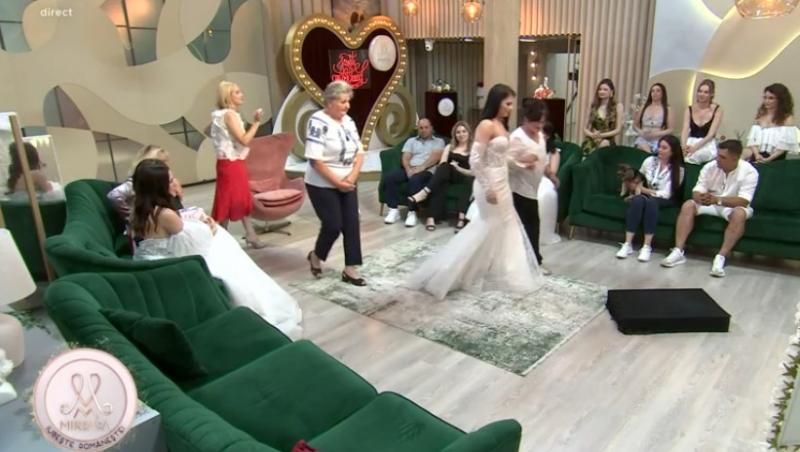 Mireasa sezonul 11. Imagini superbe de la ultima probă a rochiilor de mireasă! Fetele au defilat în fața mamelor