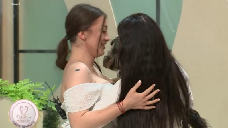 Mireasa sezonul 11. Imagini superbe de la ultima probă a rochiilor de mireasă! Fetele au defilat în fața mamelor