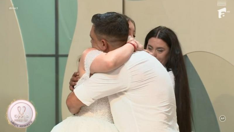 Mireasa sezonul 11. Imagini superbe de la ultima probă a rochiilor de mireasă! Fetele au defilat în fața mamelor