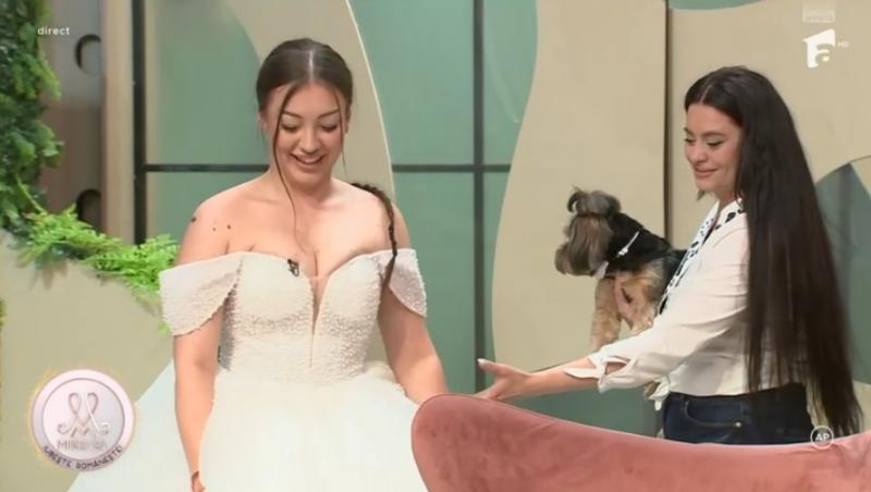 Mireasa sezonul 11. Imagini superbe de la ultima probă a rochiilor de mireasă! Fetele au defilat în fața mamelor