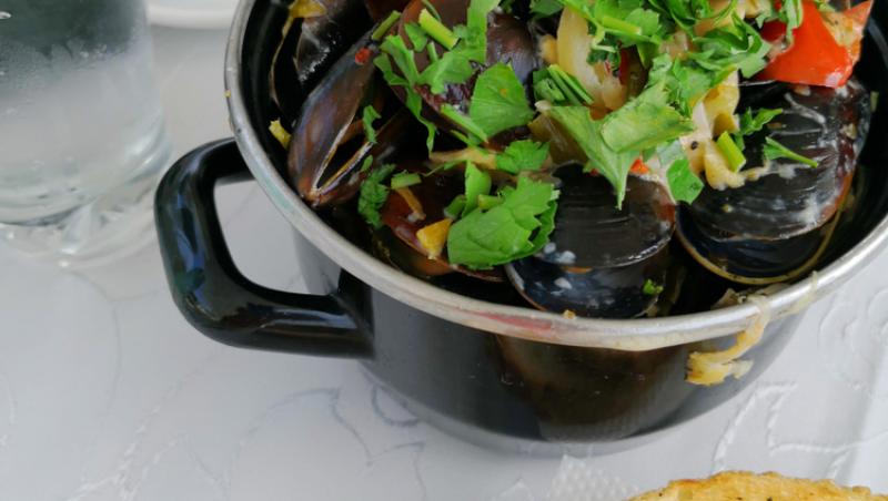 Cât a plătit un român pentru un prânz în Bulgaria. Cum au reacționat internauții când au văzut bonul