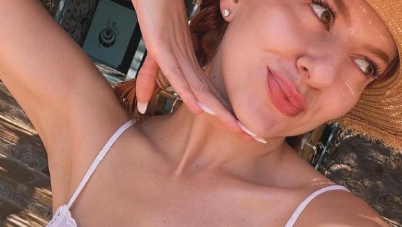 Lidia Buble, sexy în lenjerie intimă. În ce ipostaze s-a fotografiat artista călcând rufe. 