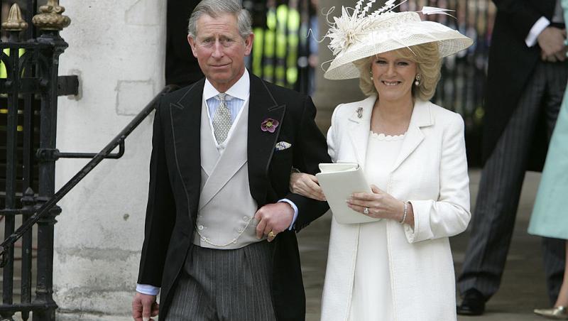 Regina Camilla și regele Charles îmbrăcați elegant în ziua nunții lor
