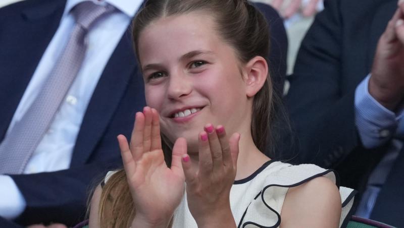 Motivul pentru care Prințesa Charlotte pare că îi copiază stilul vestimentar al mamei ei, Kate Middleton.Ce detalii atrag atenția