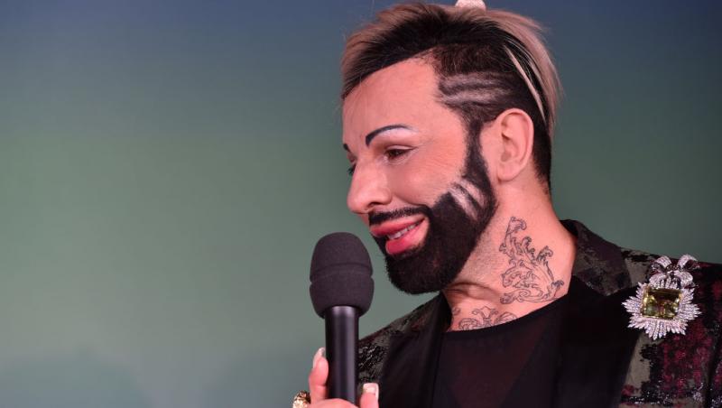 Cel mai frumos bărbat din Germania poartă unghii false și se machiază. Cum arată în prezent și câte operații estetice a suferit