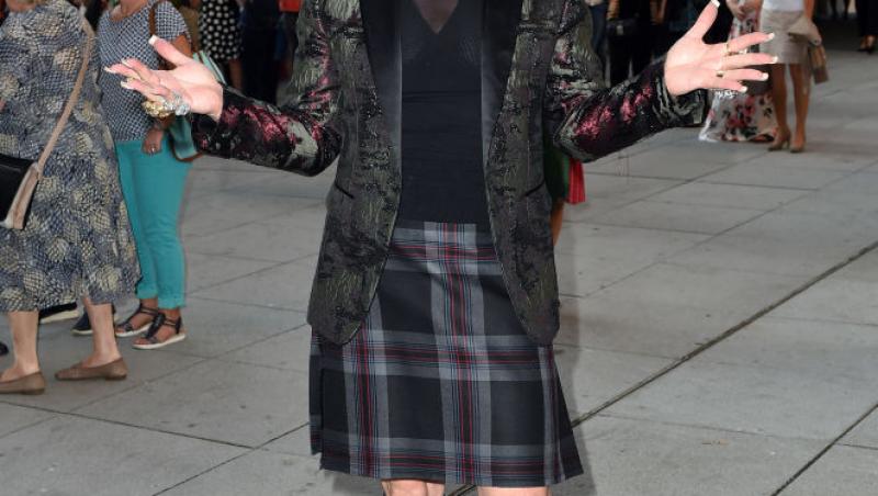 Cel mai frumos bărbat din Germania poartă unghii false și se machiază. Cum arată în prezent și câte operații estetice a suferit