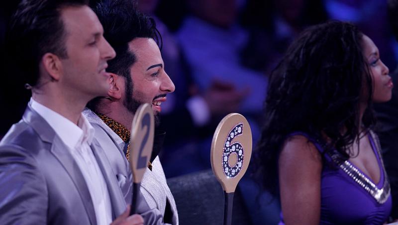 Cel mai frumos bărbat din Germania poartă unghii false și se machiază. Cum arată în prezent și câte operații estetice a suferit