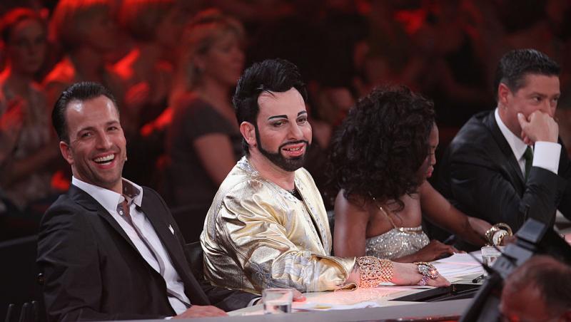 Cel mai frumos bărbat din Germania poartă unghii false și se machiază. Cum arată în prezent și câte operații estetice a suferit