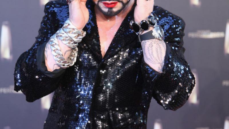 Cel mai frumos bărbat din Germania poartă unghii false și se machiază. Cum arată în prezent și câte operații estetice a suferit