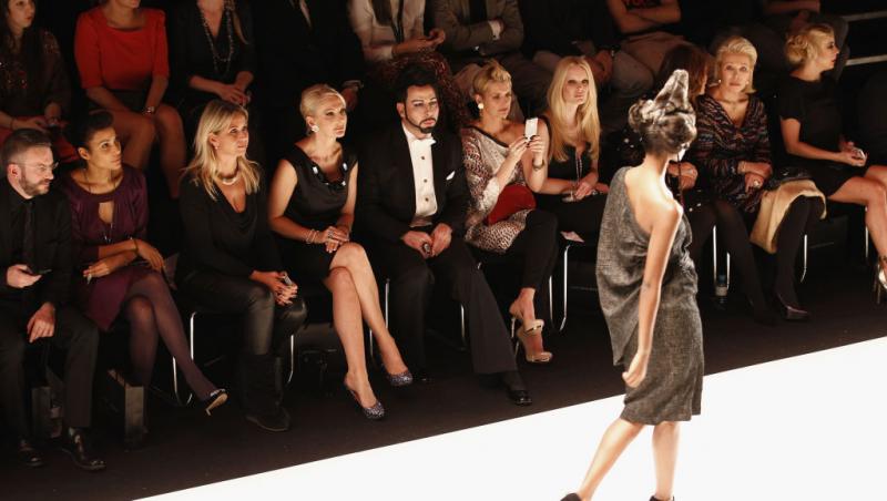 Cel mai frumos bărbat din Germania poartă unghii false și se machiază. Cum arată în prezent și câte operații estetice a suferit