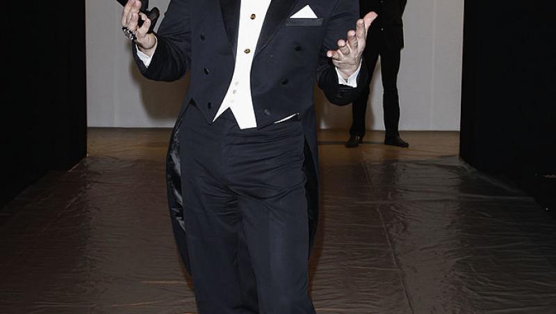 Cel mai frumos bărbat din Germania poartă unghii false și se machiază. Cum arată în prezent și câte operații estetice a suferit