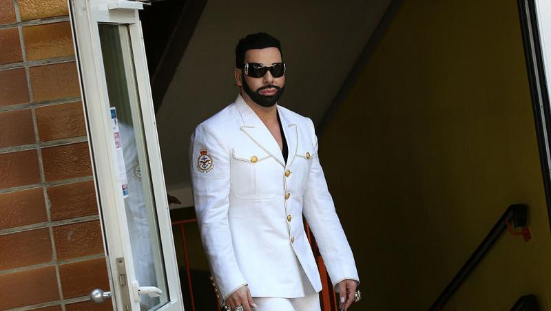 Cel mai frumos bărbat din Germania poartă unghii false și se machiază. Cum arată în prezent și câte operații estetice a suferit