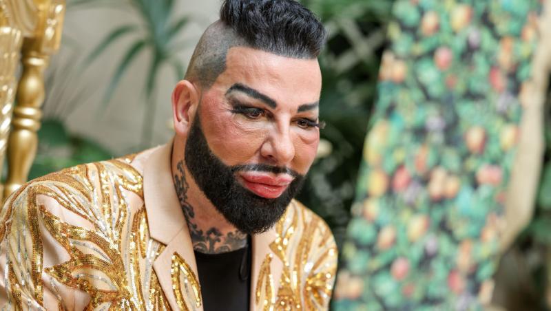 Cel mai frumos bărbat din Germania poartă unghii false și se machiază. Cum arată în prezent și câte operații estetice a suferit