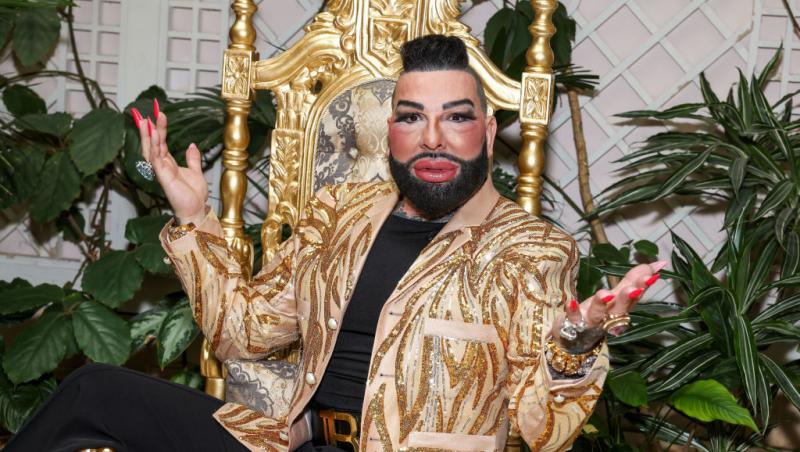 Cel mai frumos bărbat din Germania poartă unghii false și se machiază. Cum arată în prezent și câte operații estetice a suferit