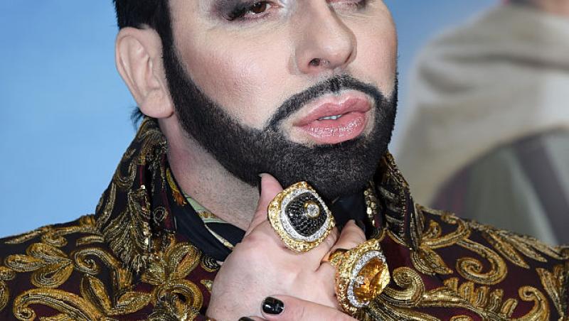 Cel mai frumos bărbat din Germania poartă unghii false și se machiază. Cum arată în prezent și câte operații estetice a suferit