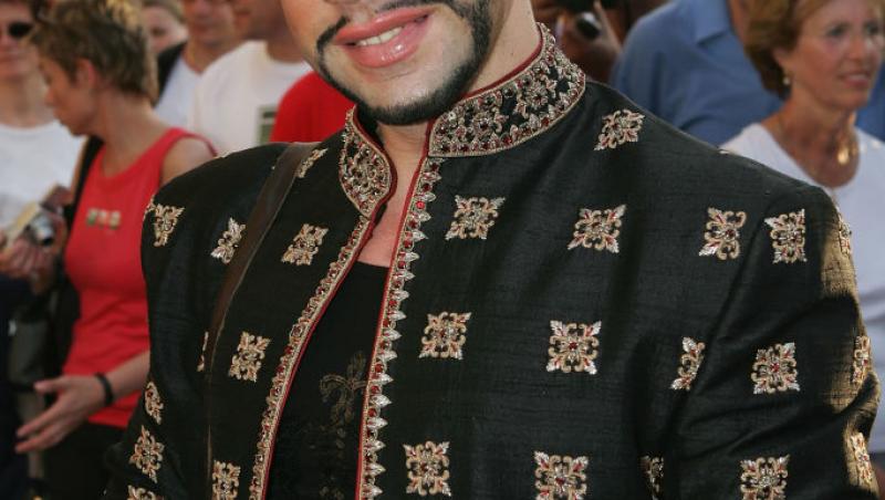 Cel mai frumos bărbat din Germania poartă unghii false și se machiază. Cum arată în prezent și câte operații estetice a suferit