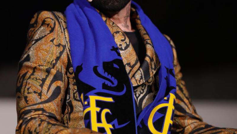 Cel mai frumos bărbat din Germania poartă unghii false și se machiază. Cum arată în prezent și câte operații estetice a suferit