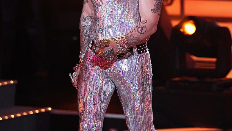 Cel mai frumos bărbat din Germania poartă unghii false și se machiază. Cum arată în prezent și câte operații estetice a suferit