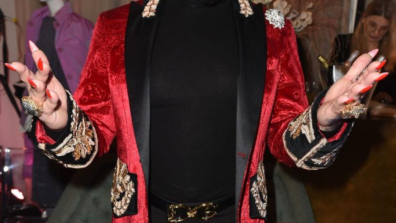 Cel mai frumos bărbat din Germania poartă unghii false și se machiază. Cum arată în prezent și câte operații estetice a suferit