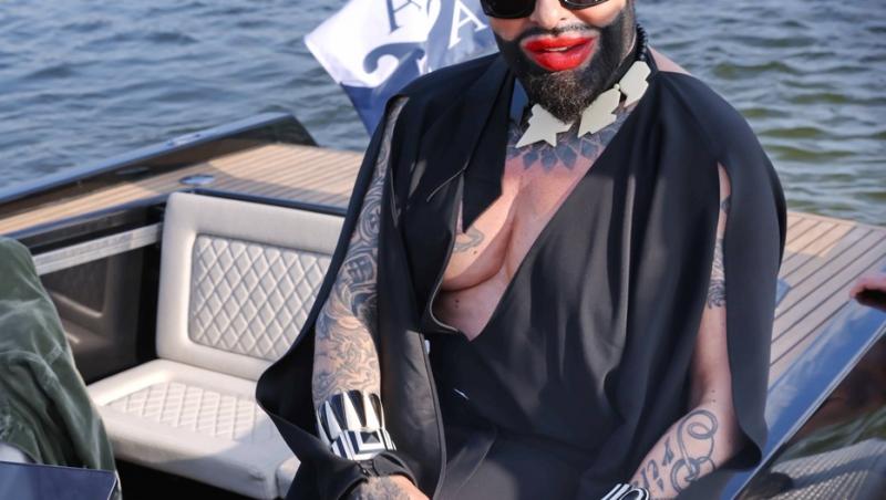 Cel mai frumos bărbat din Germania poartă unghii false și se machiază. Cum arată în prezent și câte operații estetice a suferit