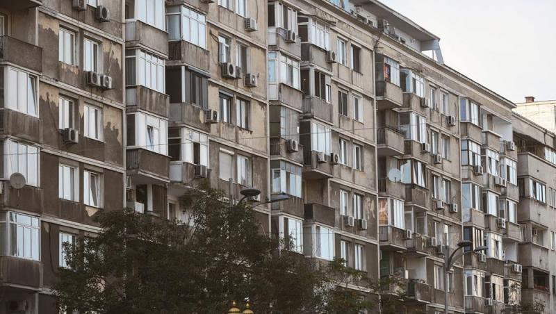 imagine cu un bloc din romania
