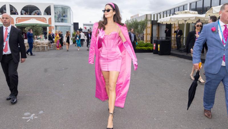 Cum și-a făcut apariția o invitată la nunta prietenei sale. Ce ținută ”nepotrivită” a ales