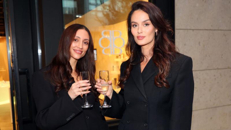 Cum și-a făcut apariția o invitată la nunta prietenei sale. Ce ținută ”nepotrivită” a ales