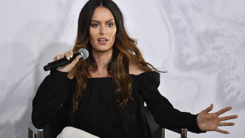 Cum și-a făcut apariția o invitată la nunta prietenei sale. Ce ținută ”nepotrivită” a ales