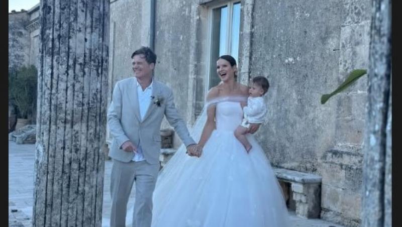 Cum și-a făcut apariția o invitată la nunta prietenei sale. Ce ținută ”nepotrivită” a ales