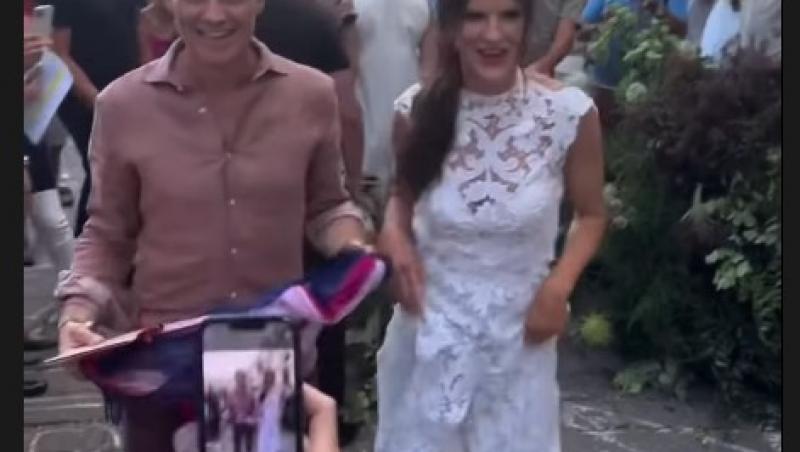 Cum și-a făcut apariția o invitată la nunta prietenei sale. Ce ținută ”nepotrivită” a ales