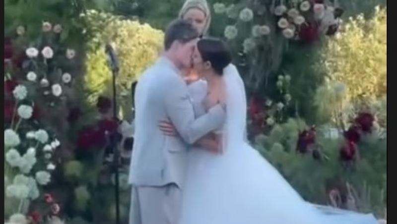 Cum și-a făcut apariția o invitată la nunta prietenei sale. Ce ținută ”nepotrivită” a ales