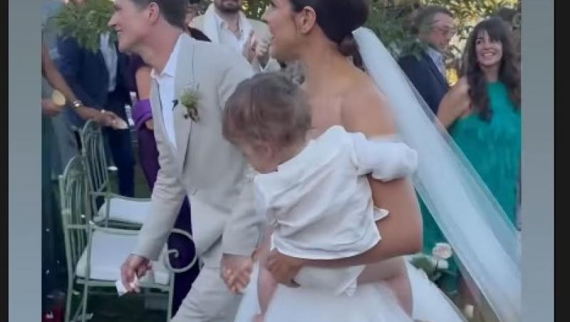 Cum și-a făcut apariția o invitată la nunta prietenei sale. Ce ținută ”nepotrivită” a ales