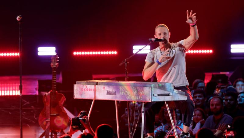 Aventura unui CEO faimos cu o angajată a fost dezvăluită în timpul unui concert Coldplay. Cum au încercat să se ascundă | VIDEO