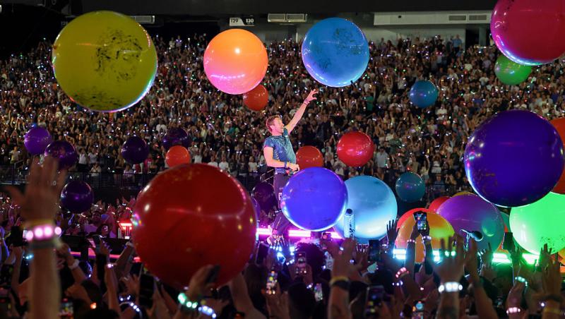 Aventura unui CEO faimos cu o angajată a fost dezvăluită în timpul unui concert Coldplay. Cum au încercat să se ascundă | VIDEO