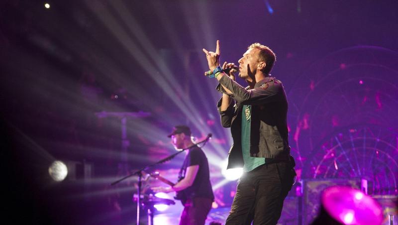 Aventura unui CEO faimos cu o angajată a fost dezvăluită în timpul unui concert Coldplay. Cum au încercat să se ascundă | VIDEO