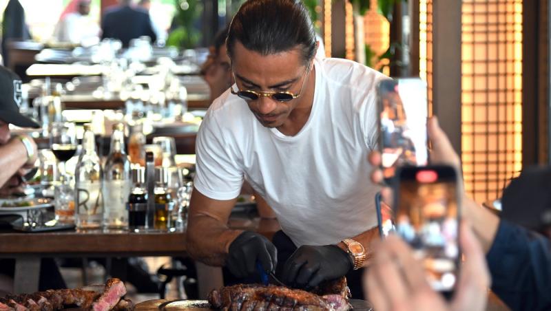 Salt Bea, exclus de la petreceri exclusiviste. De ce îi închid oamenii ușa acum celebrului bucătar