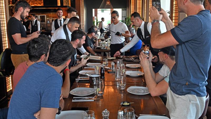 Salt Bea, exclus de la petreceri exclusiviste. De ce îi închid oamenii ușa acum celebrului bucătar