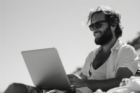 (P) Românii aleg tot mai des relaxarea digitală: streaming, jocuri și socializare online