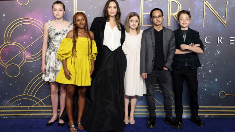 Angelina Jolie alături de copiii ei