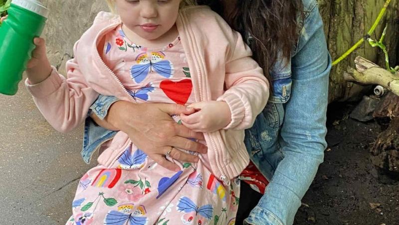 Ea este fetița care suferă de Alzheimer la vârsta de 5 ani. Ce simptome are și ce spun medicii despre evoluția rapidă a bolii