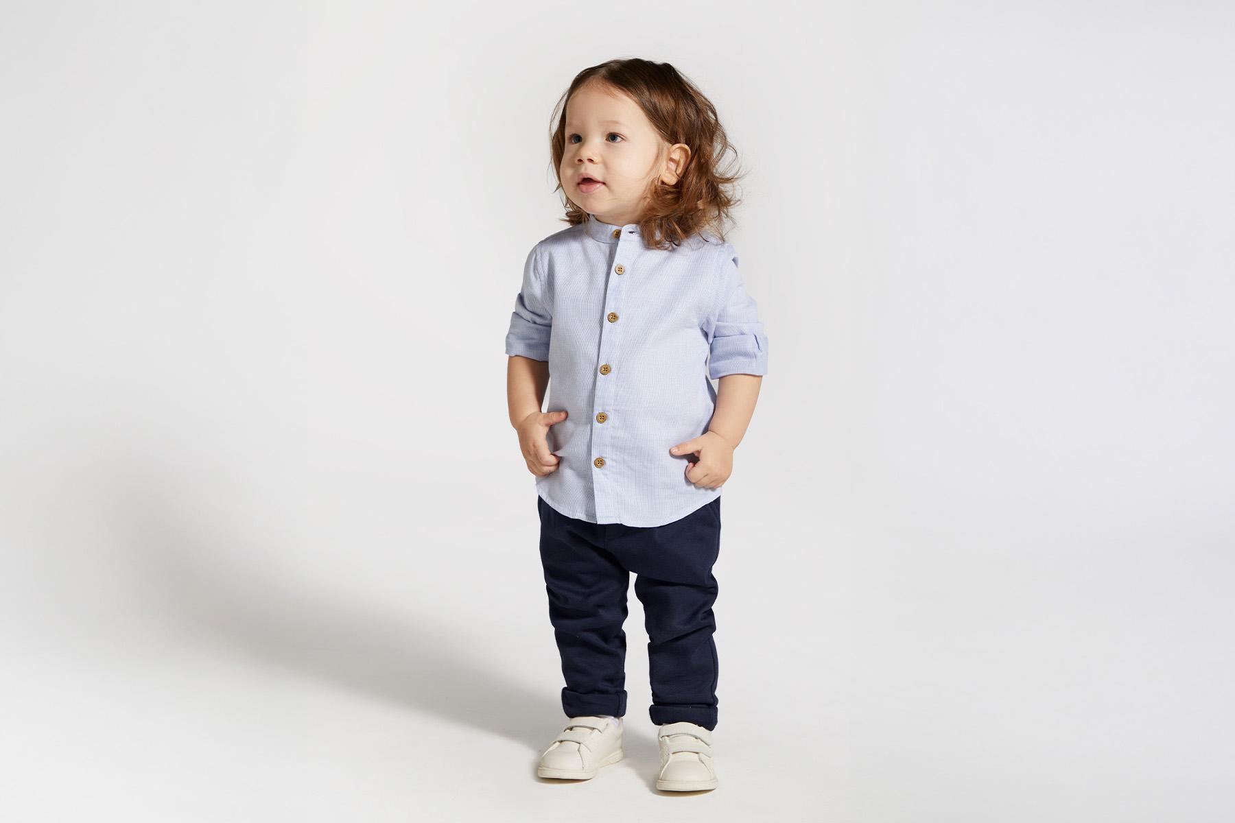 (P) De la scutece la prima pereche de blugi – cum se transformă garderoba copilului