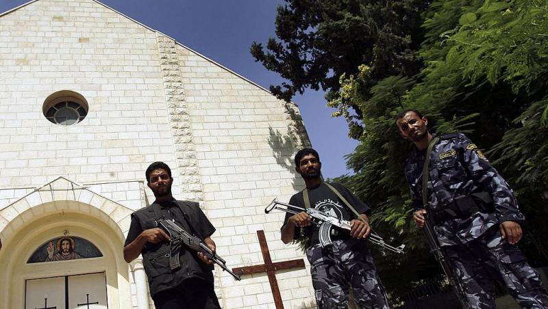 Biserica Sfânta Familie din Gaza, distrusă de un atac israelian mortal. Doi demnitari creștini au vizitat enclava palestiniană