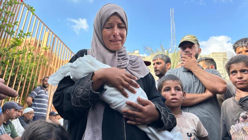 Biserica Sfânta Familie din Gaza, distrusă de un atac israelian mortal. Doi demnitari creștini au vizitat enclava palestiniană